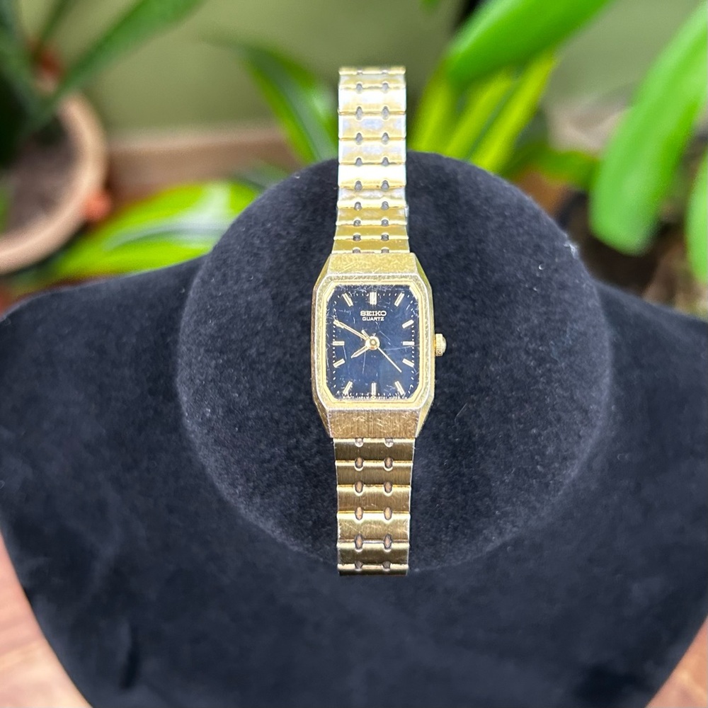 Vintage Seiko Watch Gold Stainless Steel Water Resistant Battery Black Quartz